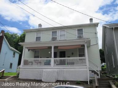 Main picture of 212 E Logan St