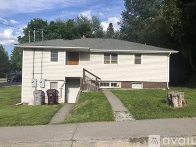 Main picture of 1330 NE Hillside Dr