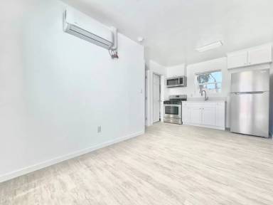 Main picture of 1763 W 38th St