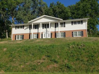 Main picture of West Oaks Condominiums