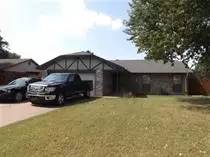 Main picture of 210 Tanglewood St