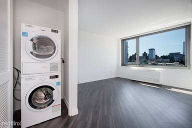 Main picture of 250 East Houston