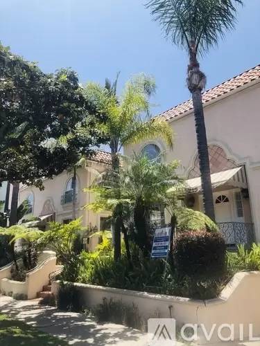 Main picture of 215 S Doheny Dr