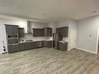 Main picture of 300 Essex St
