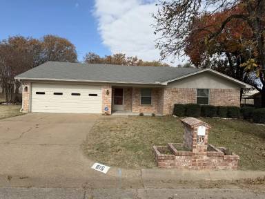 Main picture of 815 Hilltop Dr