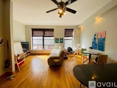 Main picture of 834 W Adams St