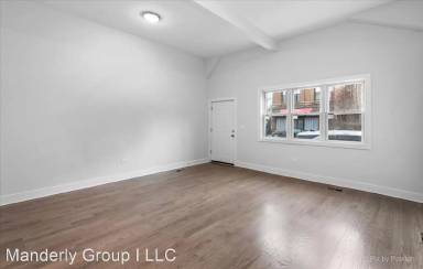 Main picture of 2421 N Clybourn Ave