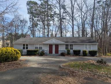 Main picture of 4 Maple Leaf Ct