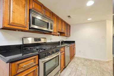 Main picture of 125 S St NW