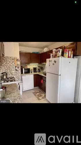 Main picture of 5851 Quantrell Ave