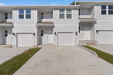 Main picture of 9441 Nature Creek Ln