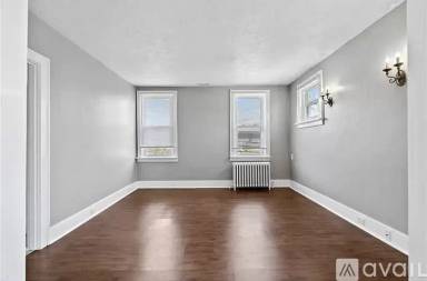 Main picture of 815 Montour St