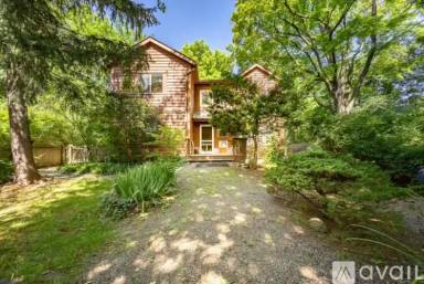 Main picture of 8 Pine Grove St