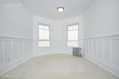 Main picture of 7 W 92nd St