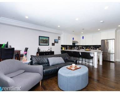 Main picture of 160 W Broadway