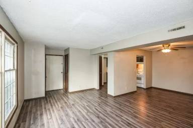 Main picture of 915 Prince St