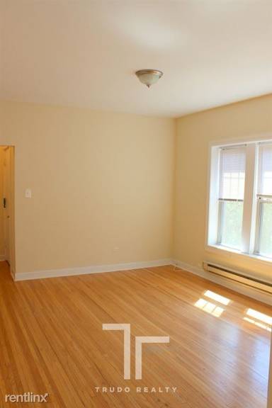 Main picture of 620-28 W Barry Ave