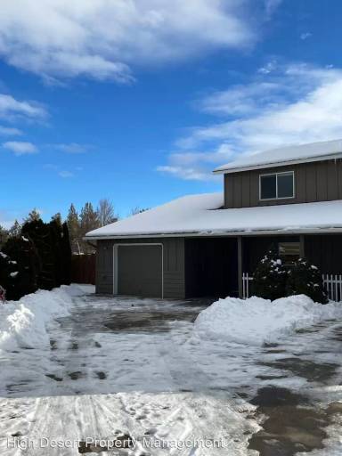 Main picture of 842 NE Maple Leaf Ct