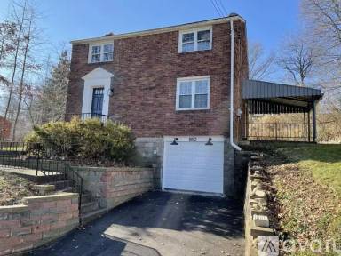 Main picture of 852 Maine St