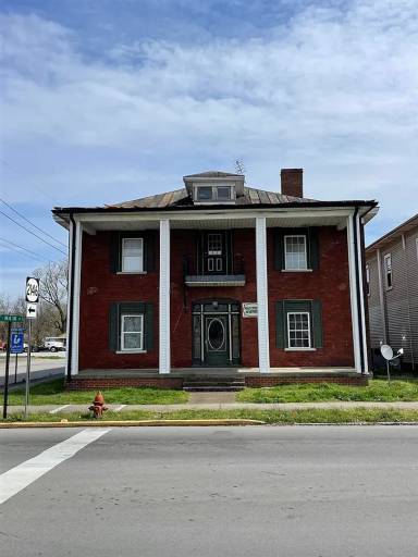 Main picture of 102 E 2nd St