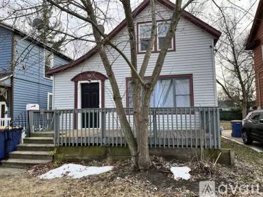 Main picture of 910 Fountain St NE