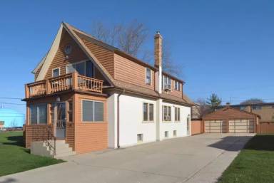 Main picture of 512 W Wing St