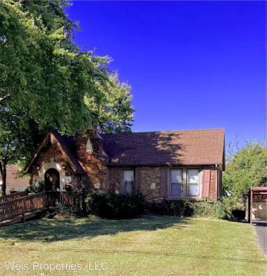 Main picture of 307 W Harrison Ave