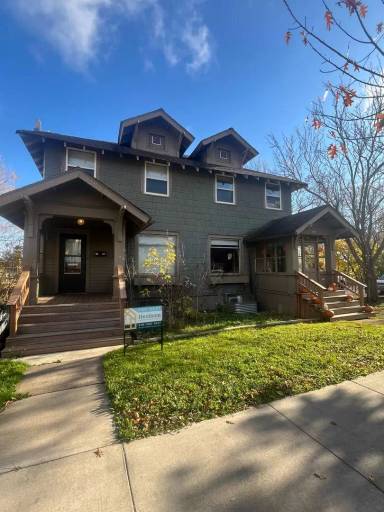 Main picture of 920 E 4th St
