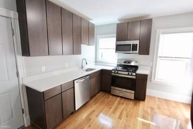 Main picture of 34 Russell St