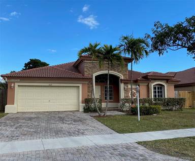Main picture of 1023 NE 35th Ave