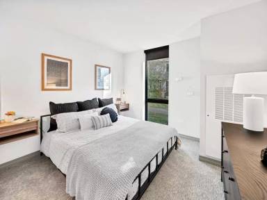 Main picture of 2265 N Elston Ave