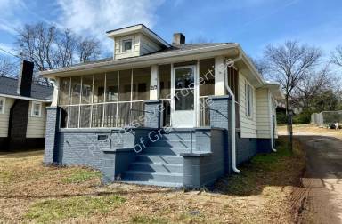 Main picture of 200 Cornelia St