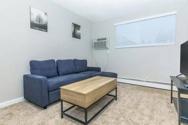 Main picture of 1300 Lakeview Ave