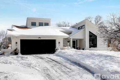 Main picture of 3000 Pilgrim Ln N
