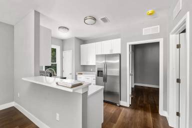 Main picture of 422 NW 3rd Ave