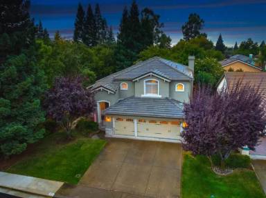 Main picture of 3212 Camelot Dr