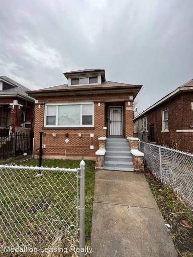 Main picture of 7312 S Oakley Ave