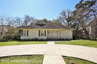 Main picture of 204 Pershing Ave