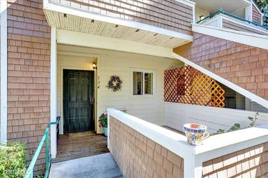 Main picture of 901 Russell Ave