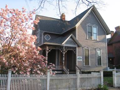 Main picture of 717 W Kalamazoo Ave