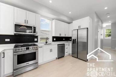 Main picture of 1518 W Melrose St