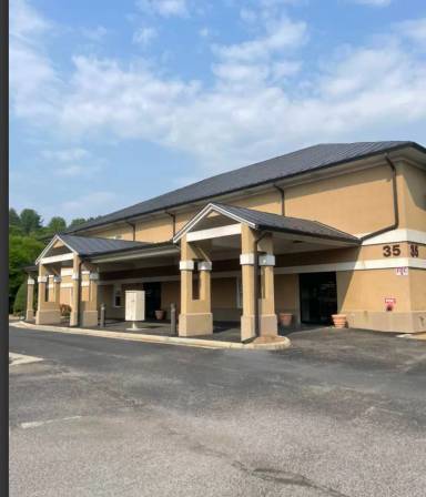 Main picture of 650 N Lee Hwy