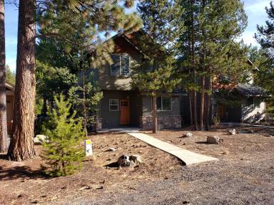Main picture of 16559 Daisy Pl