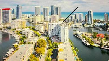 Main picture of Golden Surf Towers Condominium