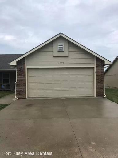 Main picture of 1706 Clover Dr