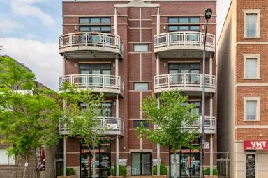 Main picture of 2250 W Foster Ave