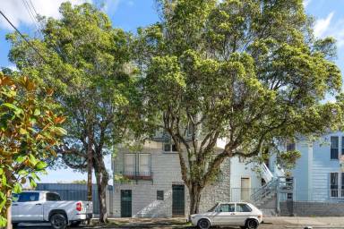 Main picture of 559-563 Shotwell St