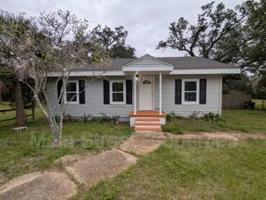 Main picture of 206 S 2nd St