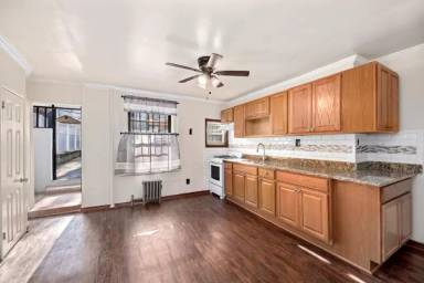Main picture of 48 Pulaski St