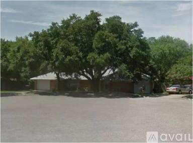 Main picture of 1805 Iris Cir